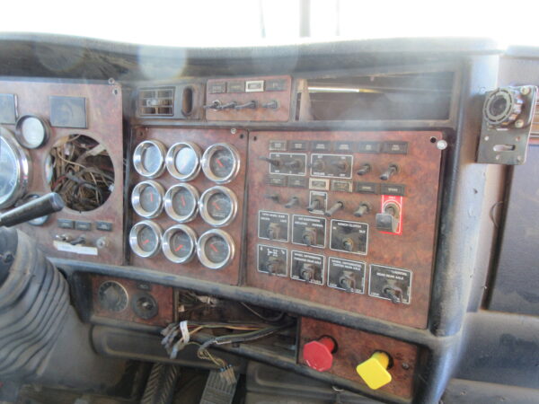 2005 KENWORTH T800 - Image 9