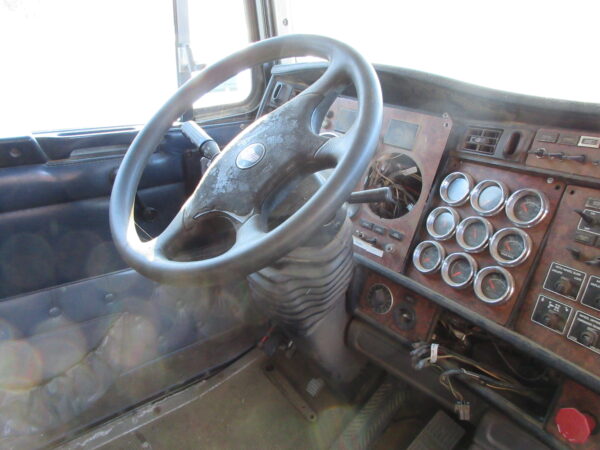 2005 KENWORTH T800 - Image 21