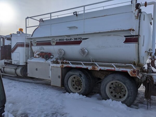 2007 FREIGHTLINER FLD120 - Image 9