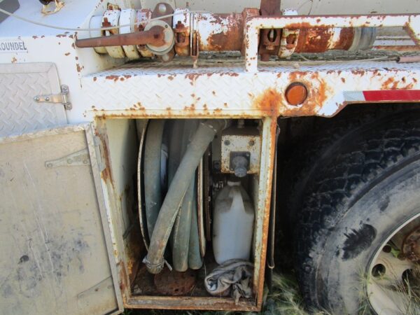 2007 FREIGHTLINER FLD120 - Image 2