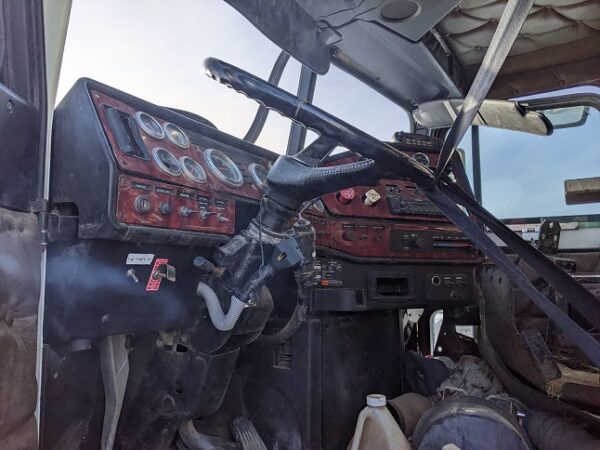 2007 FREIGHTLINER FLD120 - Image 12