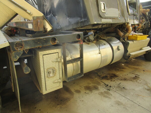 2012 KENWORTH W900 - Image 11