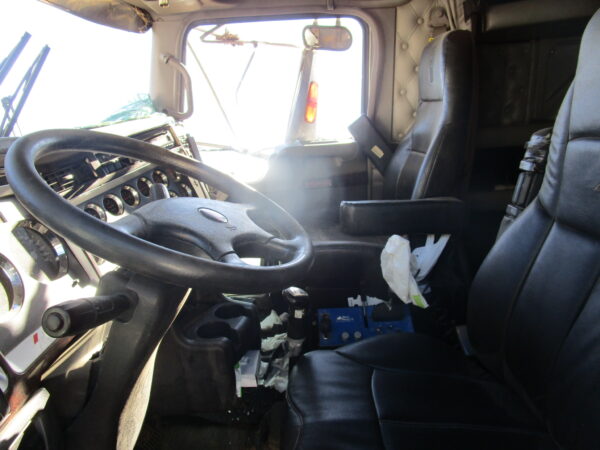 2012 KENWORTH W900 - Image 29