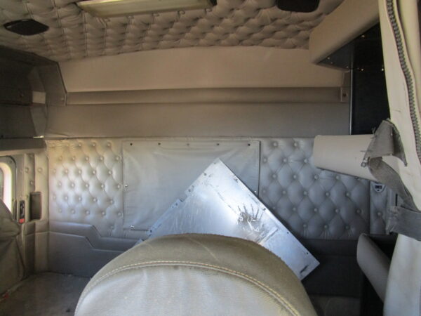 2012 KENWORTH W900 - Image 28