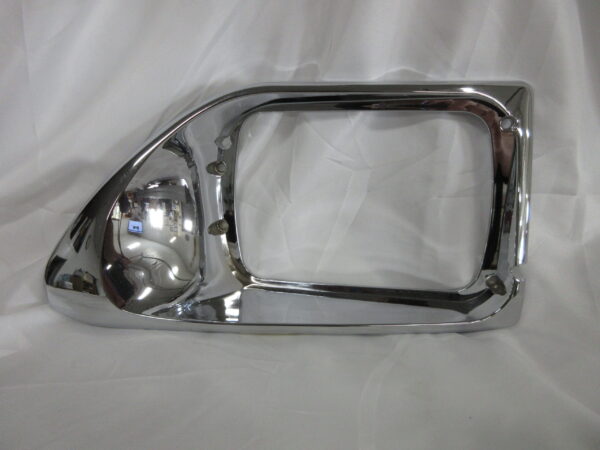 INTERNATIONAL CHROME HEADLIGHT BEZEL