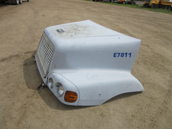 FREIGHTLINER CENTURY HOOD ASSEMBLY WITH GRILL - Image 2