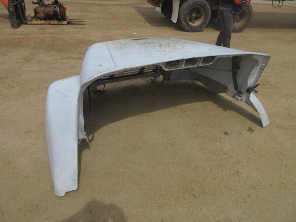FREIGHTLINER CENTURY HOOD ASSEMBLY WITH GRILL - Image 3