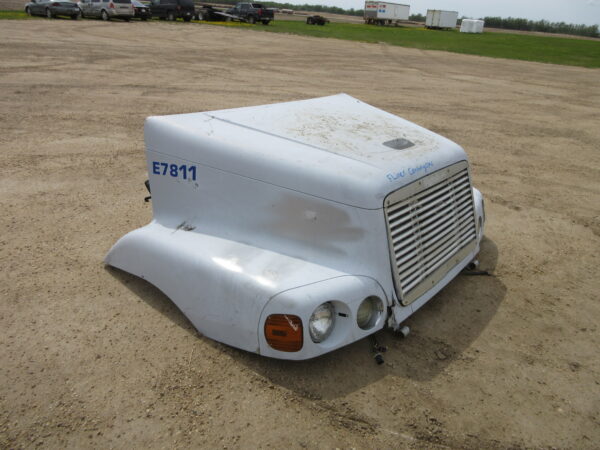 FREIGHTLINER CENTURY HOOD ASSEMBLY WITH GRILL - Image 5
