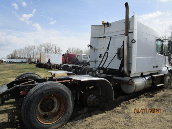 2014 VOLVO VNL - Image 8