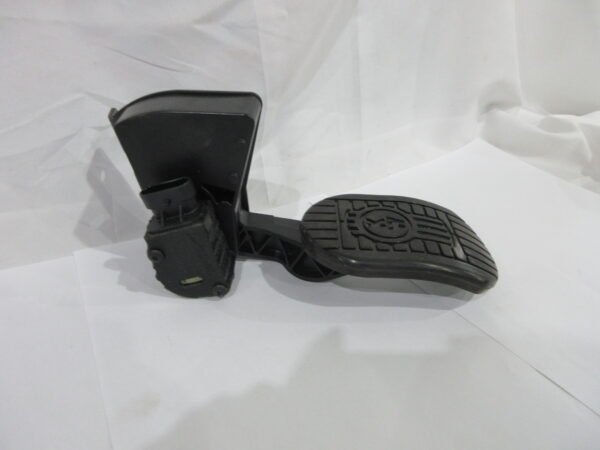 THROTTLE PEDAL ASSEMBLY - Image 3
