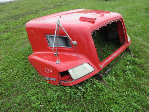 VOLVO VNM HOOD - Image 6
