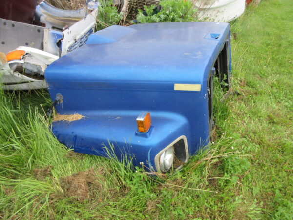 INTERNATIONAL S2500 HOOD WITH SCOOP - Image 2
