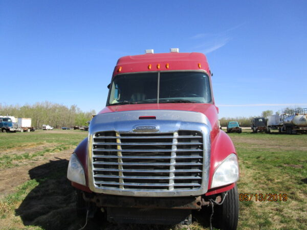 2009 FREIGHTLINER CASCADIA - Image 2