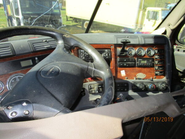 2009 FREIGHTLINER CASCADIA - Image 22