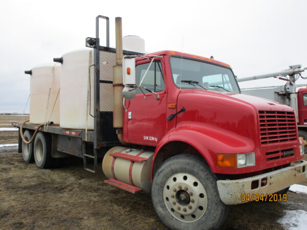 2002 INTERNATIONAL 8100