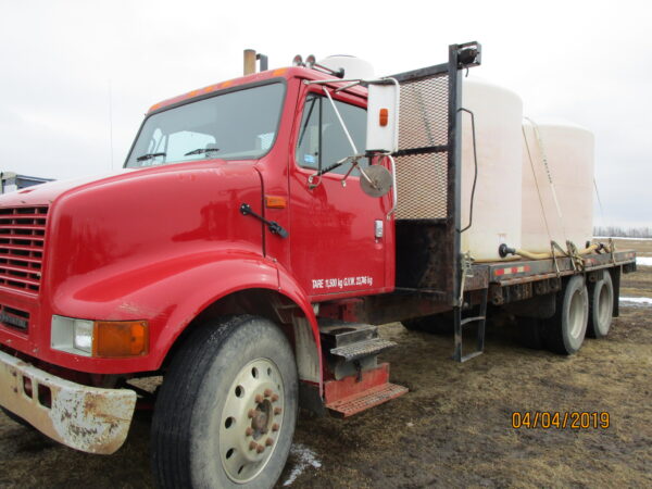 2002 INTERNATIONAL 8100 - Image 2