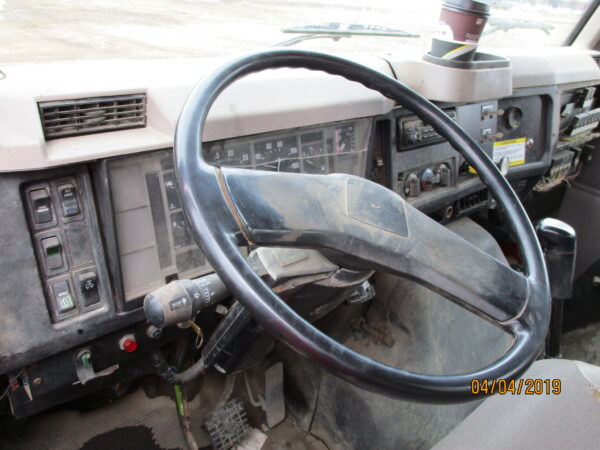 2002 INTERNATIONAL 8100 - Image 8