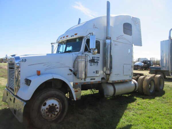 2005 FREIGHTLINER CLASSIC - Image 3