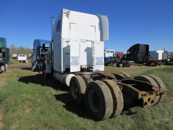 2005 FREIGHTLINER CLASSIC - Image 5