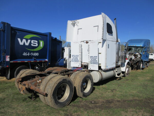2005 FREIGHTLINER CLASSIC - Image 6