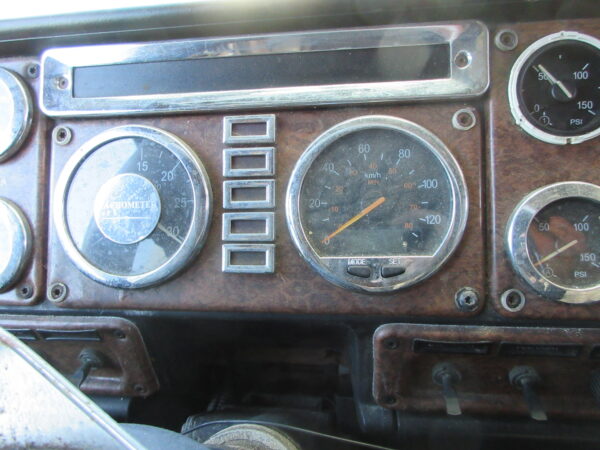 2005 FREIGHTLINER CLASSIC - Image 16