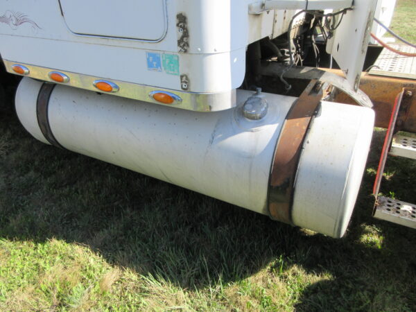 2005 FREIGHTLINER CLASSIC - Image 32