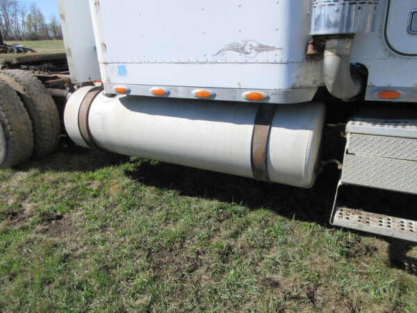2005 FREIGHTLINER CLASSIC - Image 33