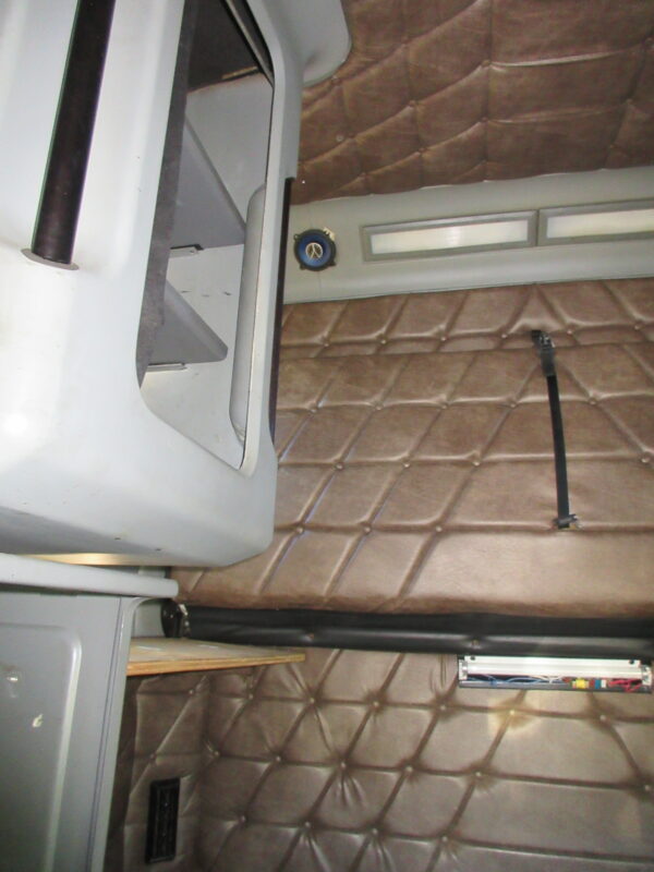 2005 FREIGHTLINER CLASSIC - Image 38