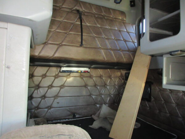 2005 FREIGHTLINER CLASSIC - Image 40