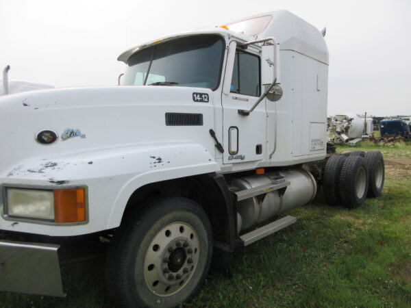 2001 MACK CL713
