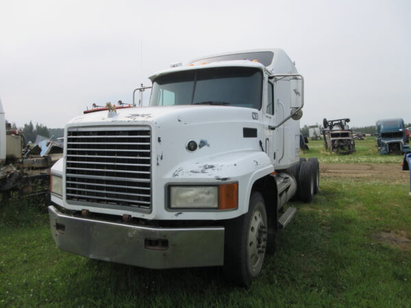 2001 MACK CL713 - Image 2