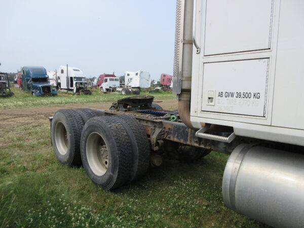 2001 MACK CL713 - Image 8