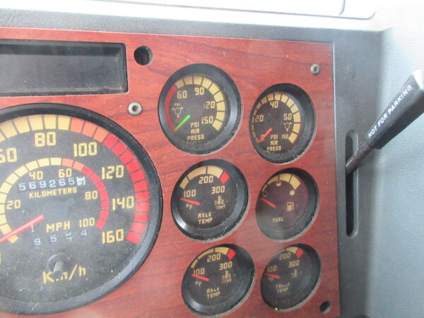 2001 MACK CL713 - Image 29
