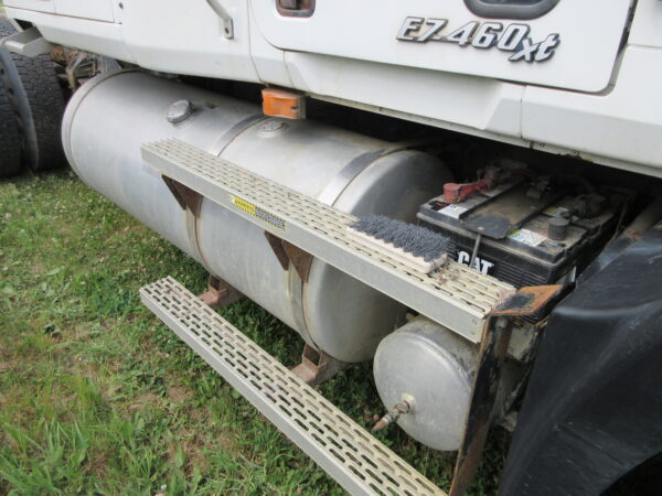 2001 MACK CL713 - Image 10