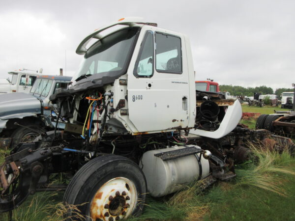 2005 INTERNATIONAL 8600 - Image 2
