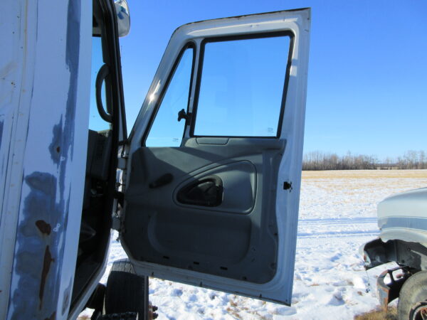 2005 INTERNATIONAL 8600 - Image 9