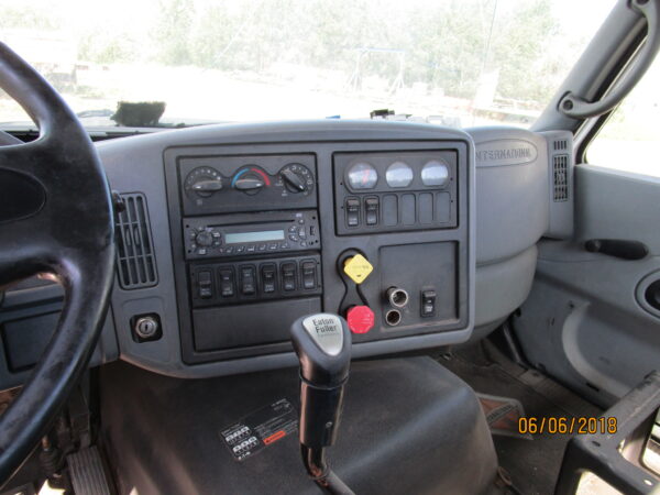2005 INTERNATIONAL 8600 - Image 18