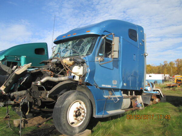 2002 FREIGHTLINER CL120 - Image 2