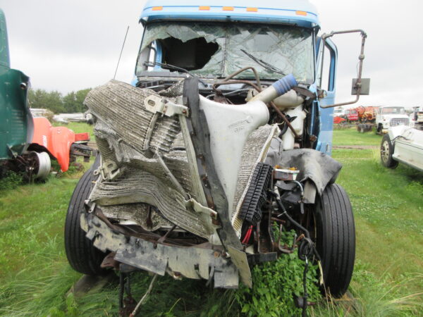 2002 FREIGHTLINER CL120 - Image 4