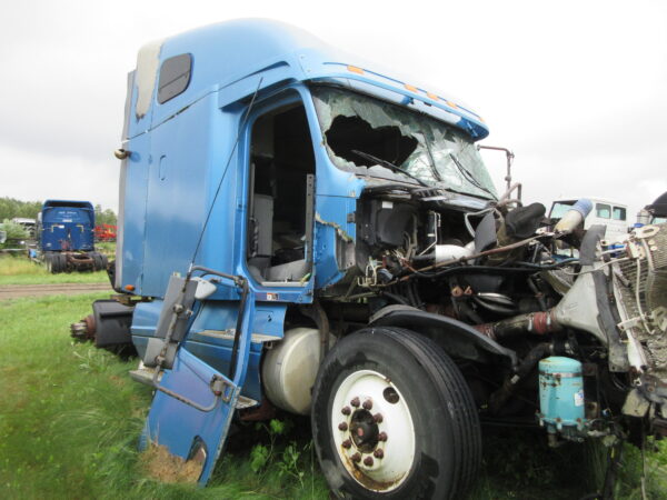 2002 FREIGHTLINER CL120 - Image 5