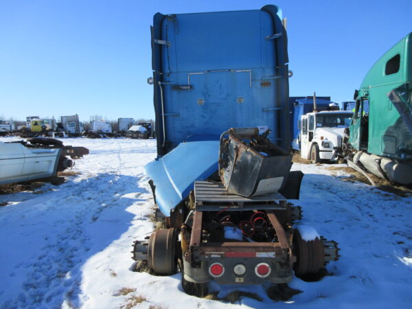 2002 FREIGHTLINER CL120 - Image 6
