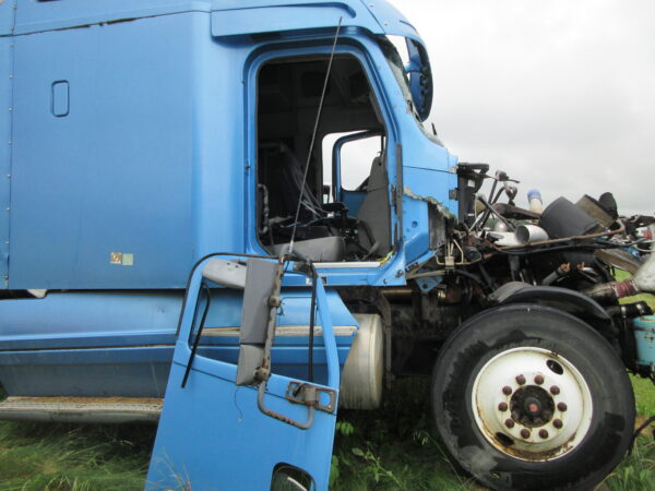 2002 FREIGHTLINER CL120 - Image 17