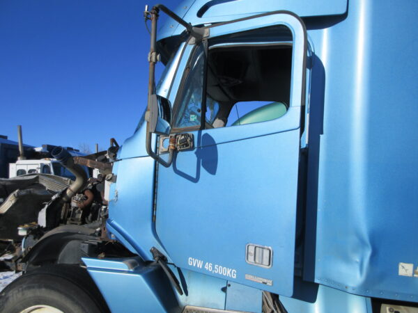 2002 FREIGHTLINER CL120 - Image 18