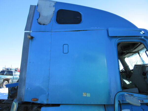 2002 FREIGHTLINER CL120 - Image 40