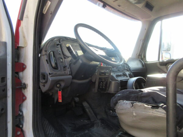 2007 FREIGHTLINER M2 106 - Image 19