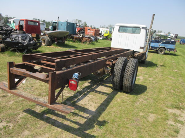 1998 INTERNATIONAL 4700 - Image 2