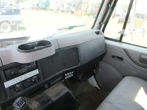 1998 INTERNATIONAL 4700 - Image 5