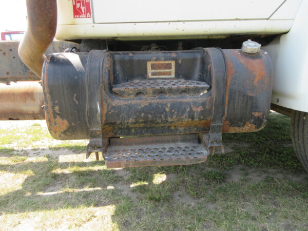 1998 INTERNATIONAL 4700 - Image 11