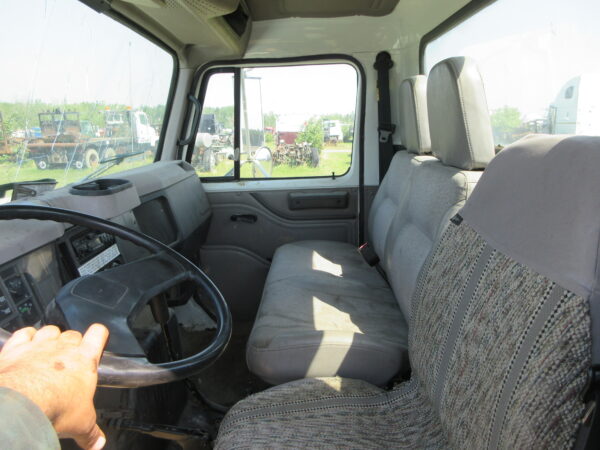 1998 INTERNATIONAL 4700 - Image 12