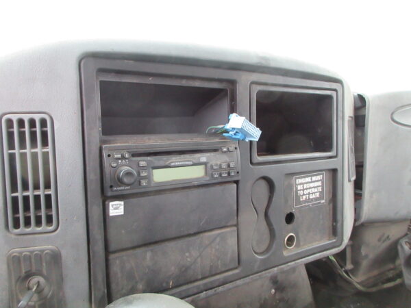 2007 INTERNATIONAL 4300 - Image 8